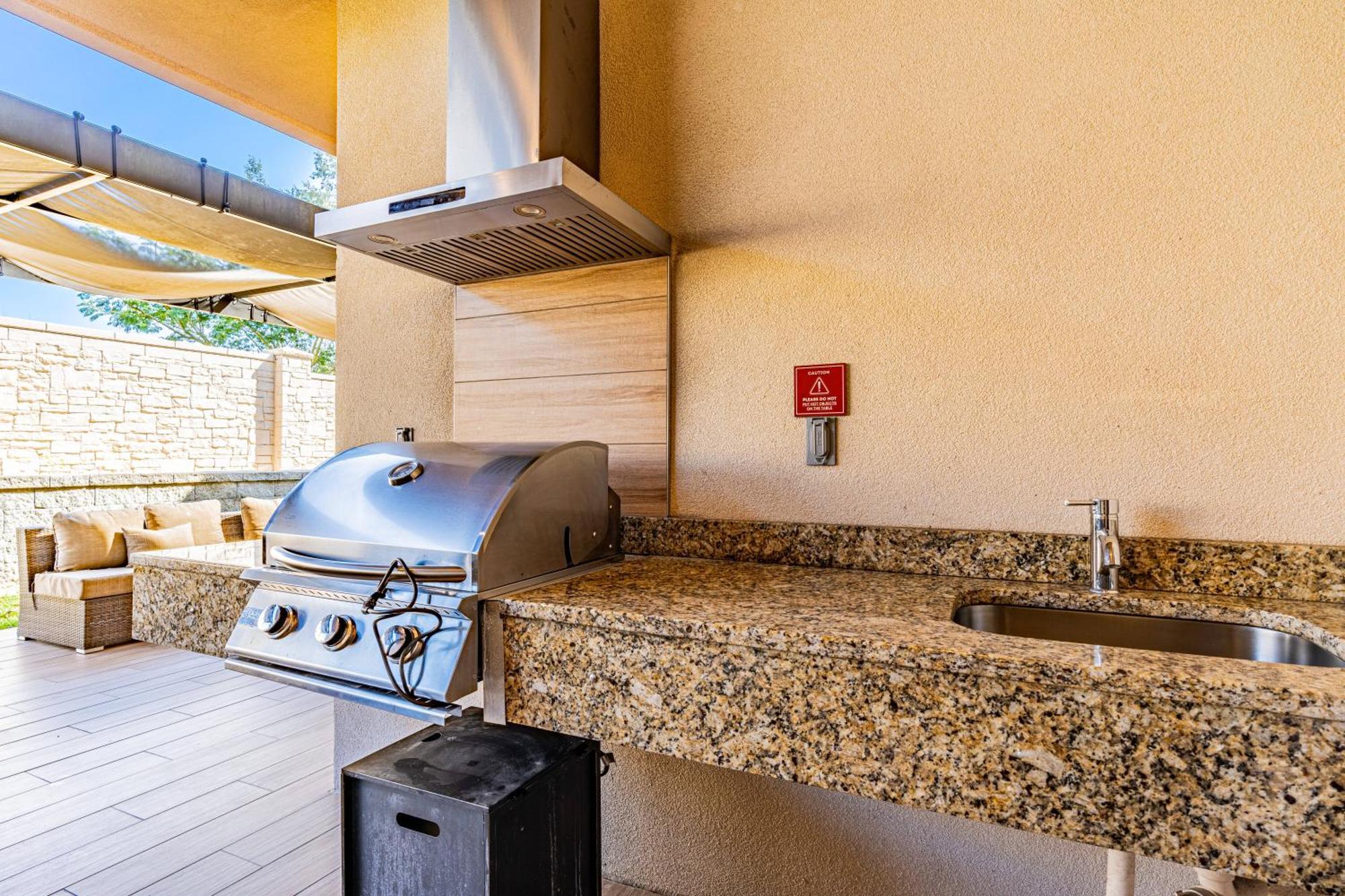 Private Hot Tub Bbq Grill At Magic Village Views Holiday home *
